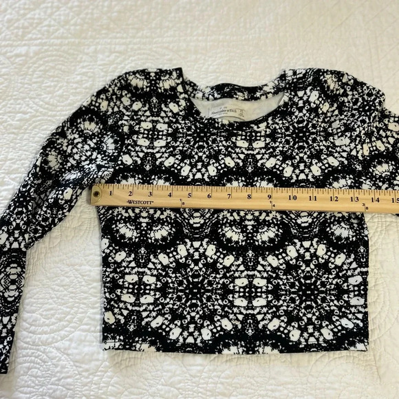 Abercrombie and Fitch Cropped Top - Picture 5 of 6